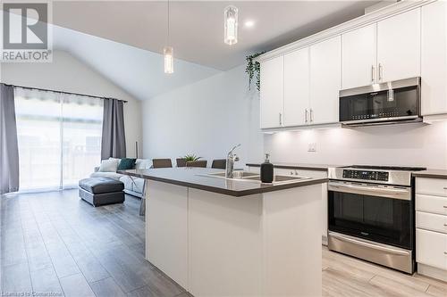 39 Cosmopolitan Common, St. Catharines, ON - Indoor Photo Showing Kitchen With Double Sink With Upgraded Kitchen