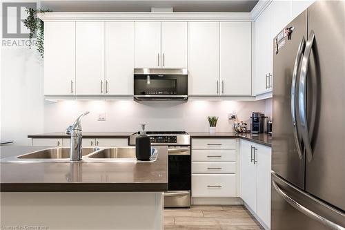 39 Cosmopolitan Common, St. Catharines, ON - Indoor Photo Showing Kitchen With Double Sink With Upgraded Kitchen