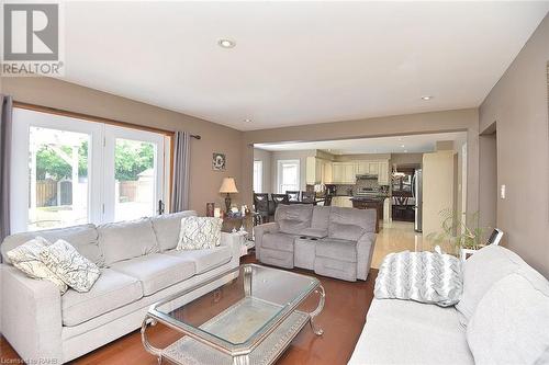 3 Suter Crescent, Dundas, ON - Indoor Photo Showing Living Room