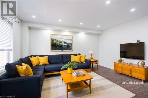 7 Brigham Avenue, Binbrook, ON - Indoor Photo Showing Living Room