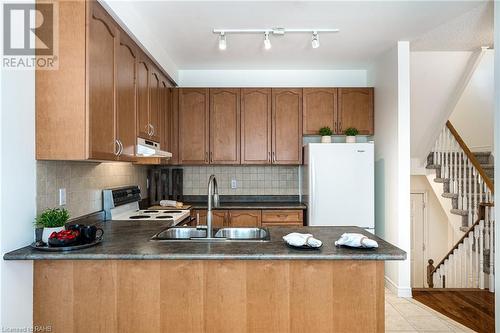 100 Beddoe Drive Unit# 7, Hamilton, ON - Indoor Photo Showing Kitchen With Double Sink