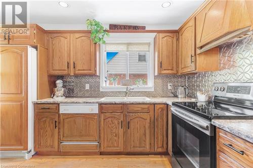 17 Parkdale Drive, Thorold, ON - Indoor Photo Showing Kitchen