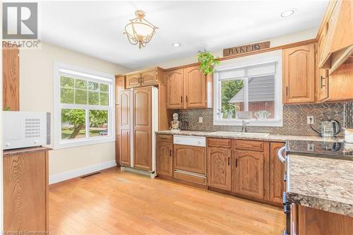 17 Parkdale Drive, Thorold, ON - Indoor Photo Showing Kitchen