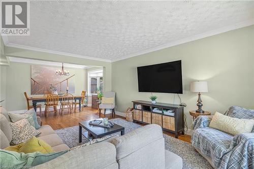 17 Parkdale Drive, Thorold, ON - Indoor Photo Showing Living Room