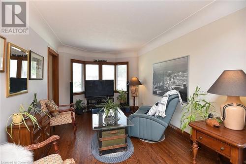 11 Wesanford Place, Hamilton, ON - Indoor Photo Showing Living Room