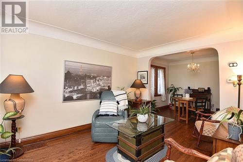 11 Wesanford Place, Hamilton, ON - Indoor Photo Showing Living Room