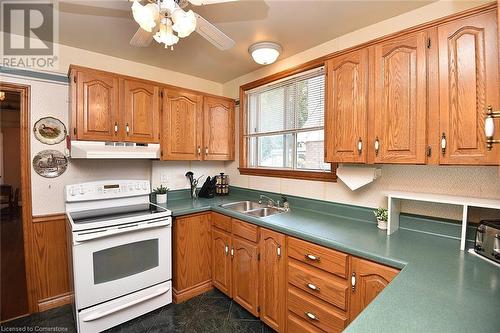 11 Wesanford Place, Hamilton, ON - Indoor Photo Showing Kitchen With Double Sink