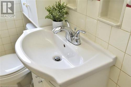 11 Wesanford Place, Hamilton, ON - Indoor Photo Showing Bathroom