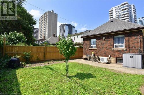 Fully Fenced Yard - 11 Wesanford Place, Hamilton, ON - Outdoor