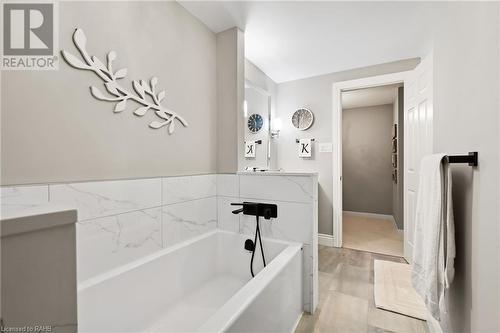 39 Belair Drive, St. Catharines, ON - Indoor Photo Showing Bathroom