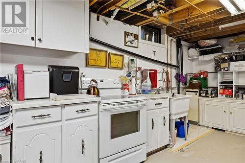 39 Belair Drive, St. Catharines, ON - Indoor Photo Showing Kitchen