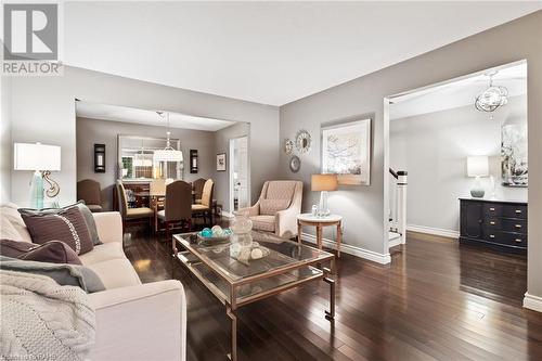 39 Belair Drive, St. Catharines, ON - Indoor Photo Showing Living Room