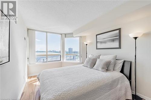 135 Hillcrest Avenue Unit# 1014, Mississauga, ON - Indoor Photo Showing Bedroom