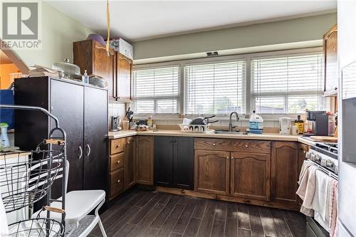 4710 Drummond Road, Niagara Falls, ON - Indoor Photo Showing Kitchen