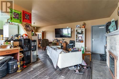 4710 Drummond Road, Niagara Falls, ON - Indoor Photo Showing Living Room With Fireplace