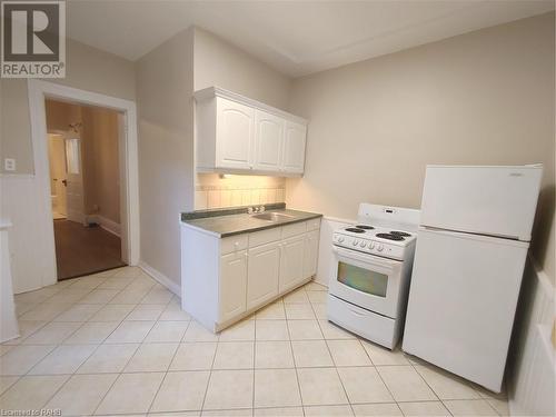 Eat-in kitchen - 15 Sherman Avenue S, Hamilton, ON - Indoor Photo Showing Kitchen