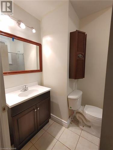 4 piece bathroom - 15 Sherman Avenue S, Hamilton, ON - Indoor Photo Showing Bathroom