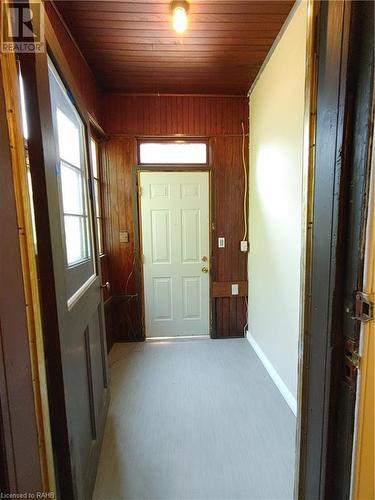 sun-room/foyer looking back - 15 Sherman Avenue S, Hamilton, ON - Indoor Photo Showing Other Room