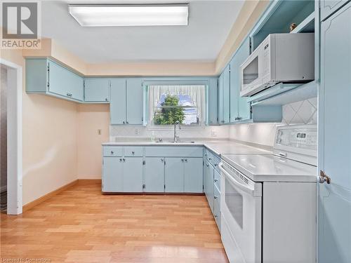 5244 Cedar Springs Road, Burlington, ON - Indoor Photo Showing Kitchen With Double Sink