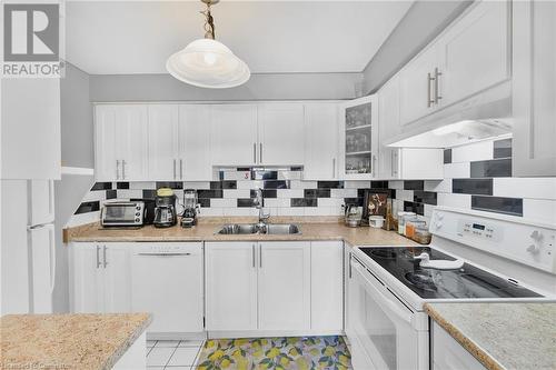 985 Limeridge Road E Unit# 32, Hamilton, ON - Indoor Photo Showing Kitchen With Double Sink