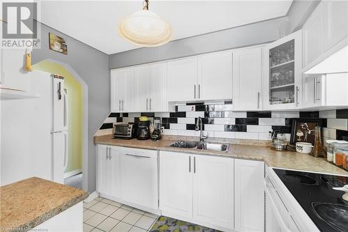 985 Limeridge Road E Unit# 32, Hamilton, ON - Indoor Photo Showing Kitchen With Double Sink