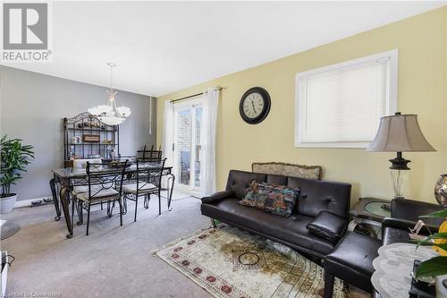 985 Limeridge Road E Unit# 32, Hamilton, ON - Indoor Photo Showing Living Room