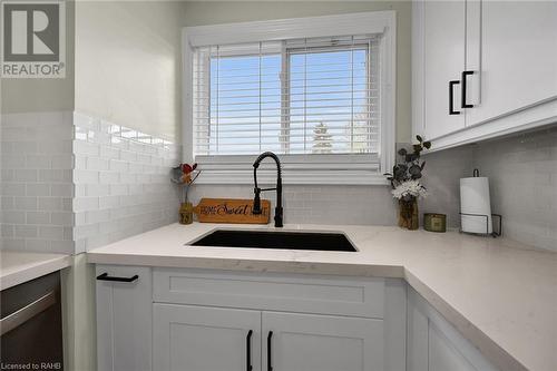 125 Livingston Avenue Unit# 16, Grimsby, ON - Indoor Photo Showing Kitchen