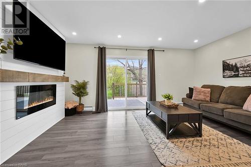 125 Livingston Avenue Unit# 16, Grimsby, ON - Indoor Photo Showing Living Room With Fireplace