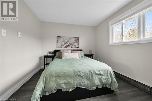 125 Livingston Avenue Unit# 16, Grimsby, ON - Indoor Photo Showing Bedroom