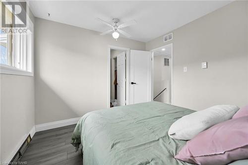 125 Livingston Avenue Unit# 16, Grimsby, ON - Indoor Photo Showing Bedroom