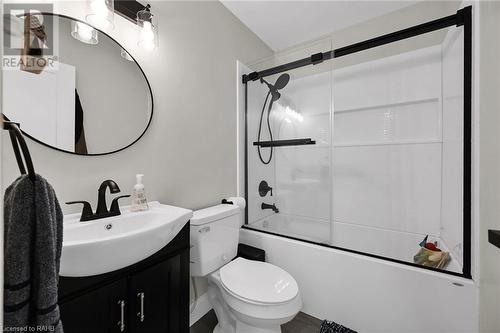 125 Livingston Avenue Unit# 16, Grimsby, ON - Indoor Photo Showing Bathroom