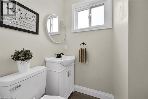 125 Livingston Avenue Unit# 16, Grimsby, ON - Indoor Photo Showing Bathroom