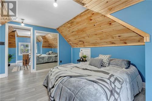 74 Balmoral Avenue S, Hamilton, ON - Indoor Photo Showing Bedroom