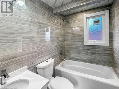 57 Princess Street, Hamilton, ON - Indoor Photo Showing Bathroom