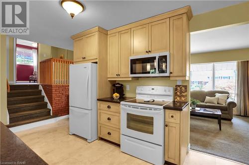 48 Emily Street, Grimsby, ON - Indoor Photo Showing Kitchen