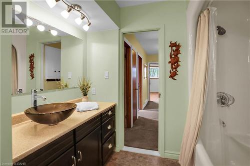 48 Emily Street, Grimsby, ON - Indoor Photo Showing Bathroom