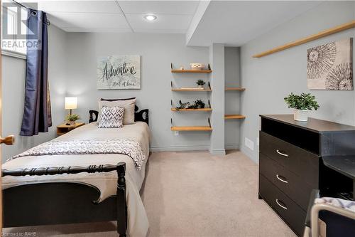 48 Emily Street, Grimsby, ON - Indoor Photo Showing Bedroom