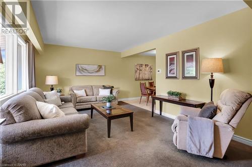 48 Emily Street, Grimsby, ON - Indoor Photo Showing Living Room