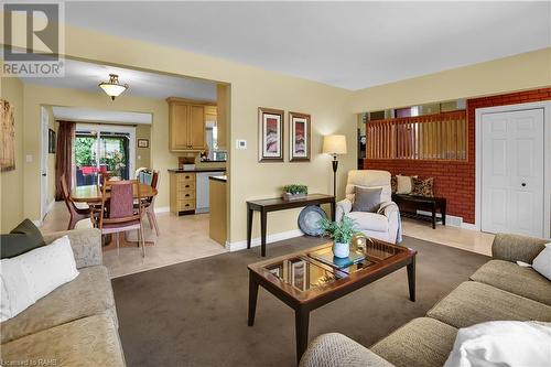 48 Emily Street, Grimsby, ON - Indoor Photo Showing Living Room