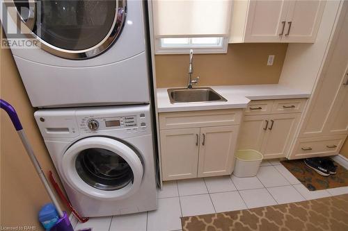 43 Glenayr Street, Hamilton, ON - Indoor Photo Showing Laundry Room