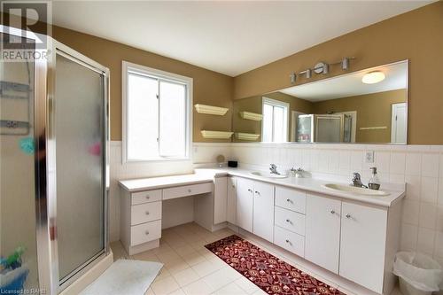 43 Glenayr Street, Hamilton, ON - Indoor Photo Showing Bathroom