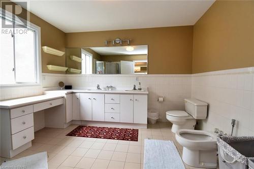 43 Glenayr Street, Hamilton, ON - Indoor Photo Showing Bathroom