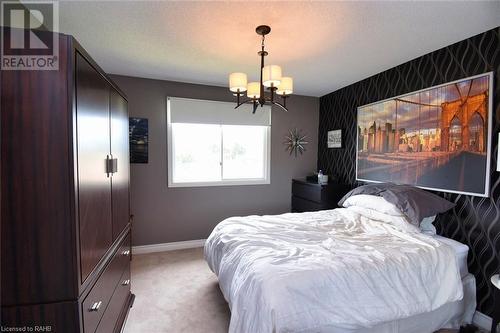 43 Glenayr Street, Hamilton, ON - Indoor Photo Showing Bedroom