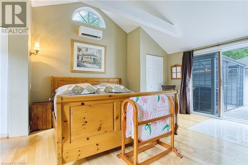 341 Main Street W, Grimsby, ON - Indoor Photo Showing Bedroom