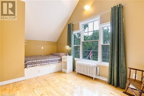 341 Main Street W, Grimsby, ON - Indoor Photo Showing Bedroom