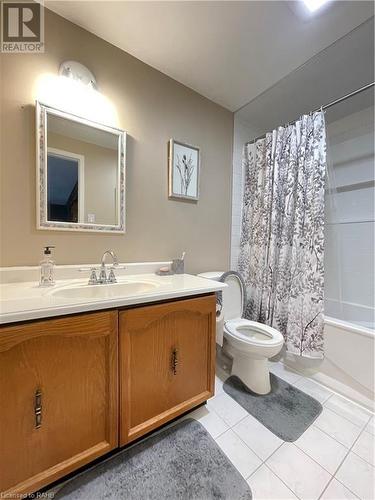 Primary bedroom - ensuite - 407 Melanie Crescent, Ancaster, ON - Indoor Photo Showing Bathroom