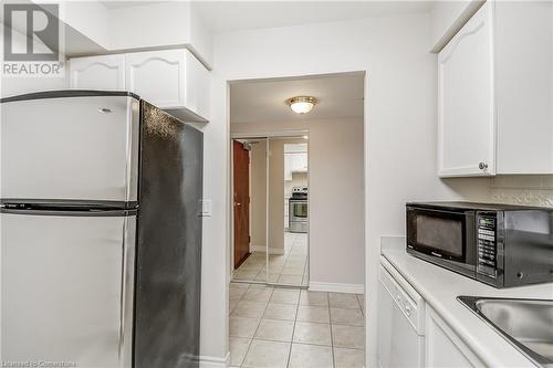 100 Burloak Drive Unit# 2405, Burlington, ON - Indoor Photo Showing Kitchen