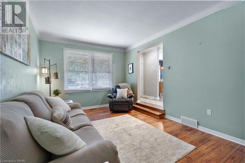 37 Mary Street, St. Catharines, ON - Indoor Photo Showing Living Room