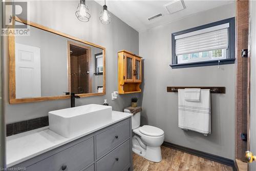 37 Mary Street, St. Catharines, ON - Indoor Photo Showing Bathroom