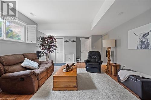 37 Mary Street, St. Catharines, ON - Indoor Photo Showing Living Room